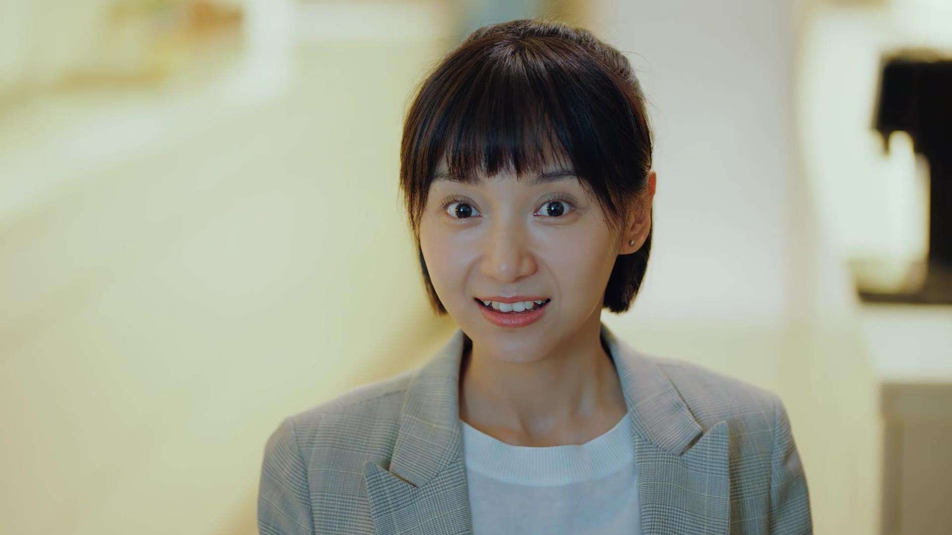 拜仁中场站位流动性强，持续拉扯防线，拜仁 中场