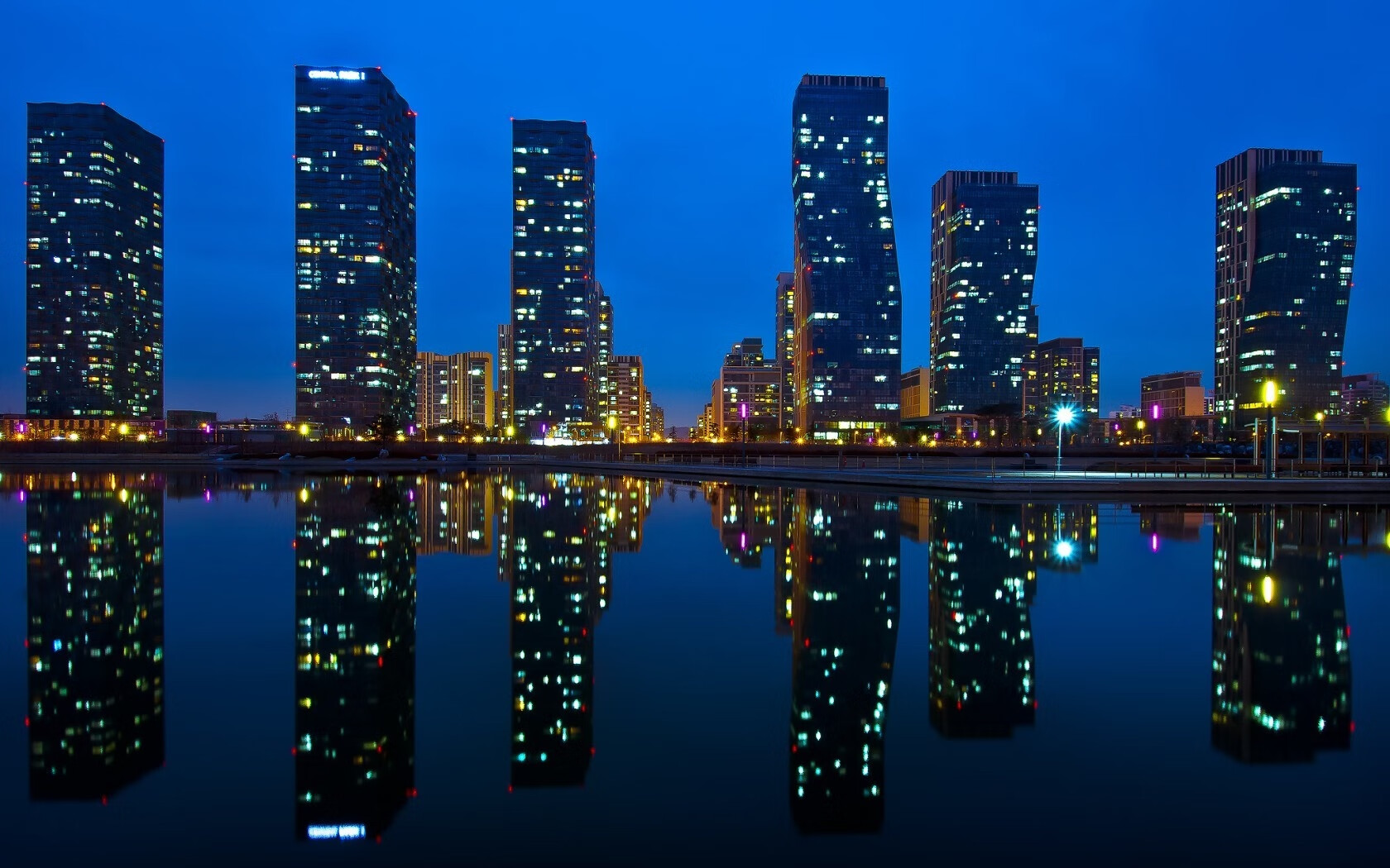 塞维利亚持续稳定，争夺欧洲资格战役