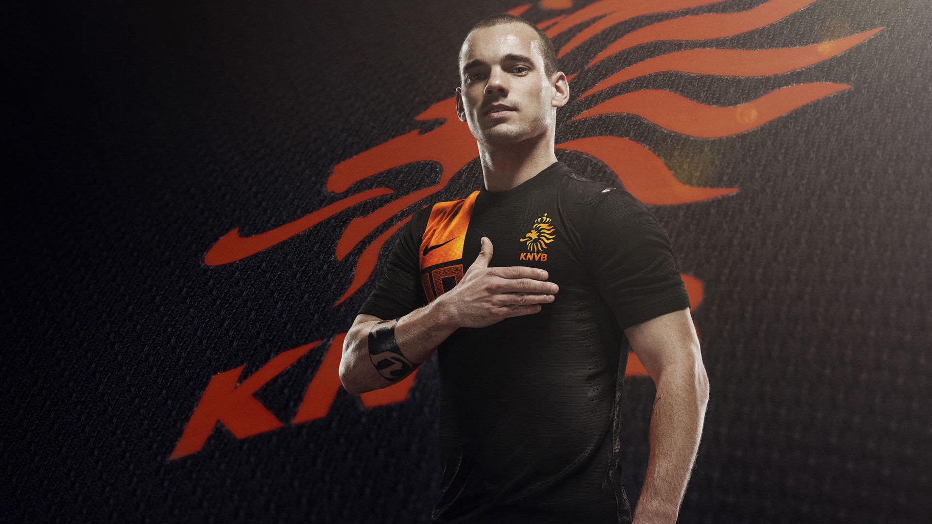 拜仁边路传中:多次利用宽度撕裂防线,战术奏效,拜仁左边路