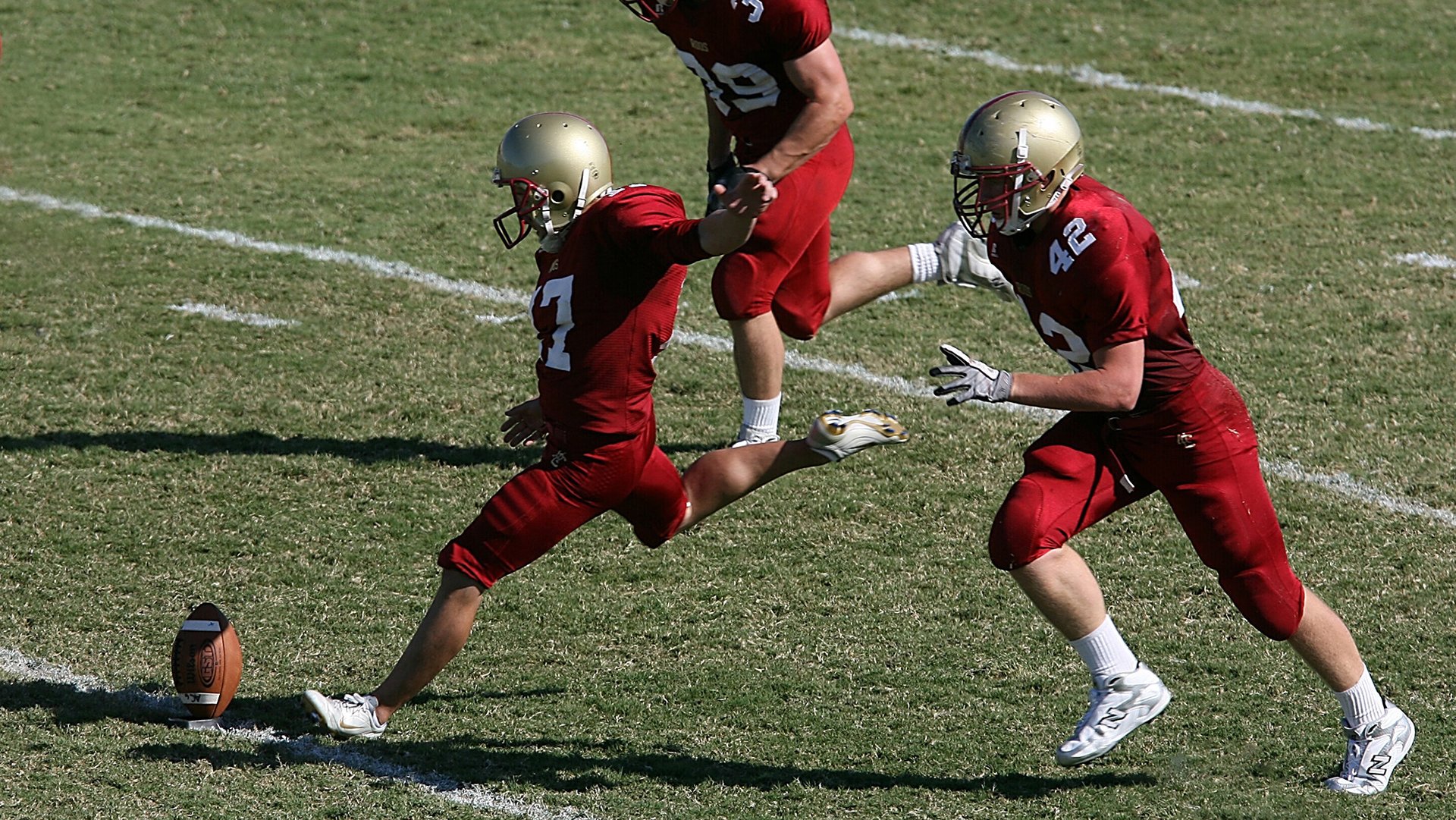 瑞士男足小组赛全胜，强势晋级淘汰赛，瑞士男足主帅