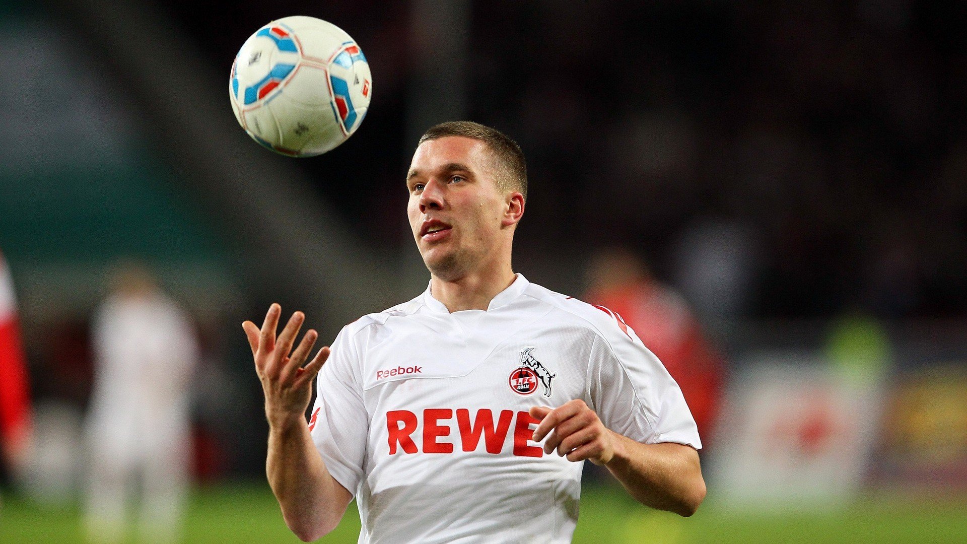 英超官方辅助决策系统正式启用，赛场判罚更科学，英超比赛机制